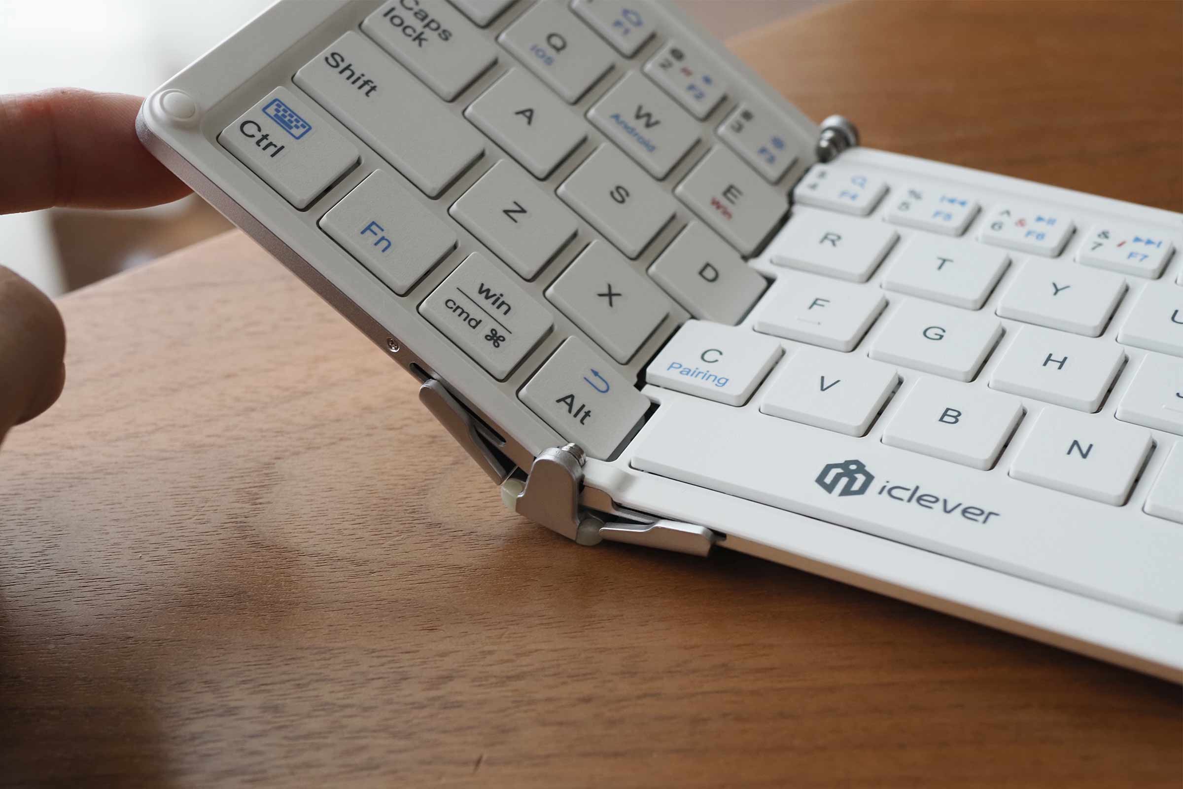 iclever,Bluetoothキーボード,iPad,iPad mini,コンパクト,薄い,安い,タッチパッド,軽い,頑丈