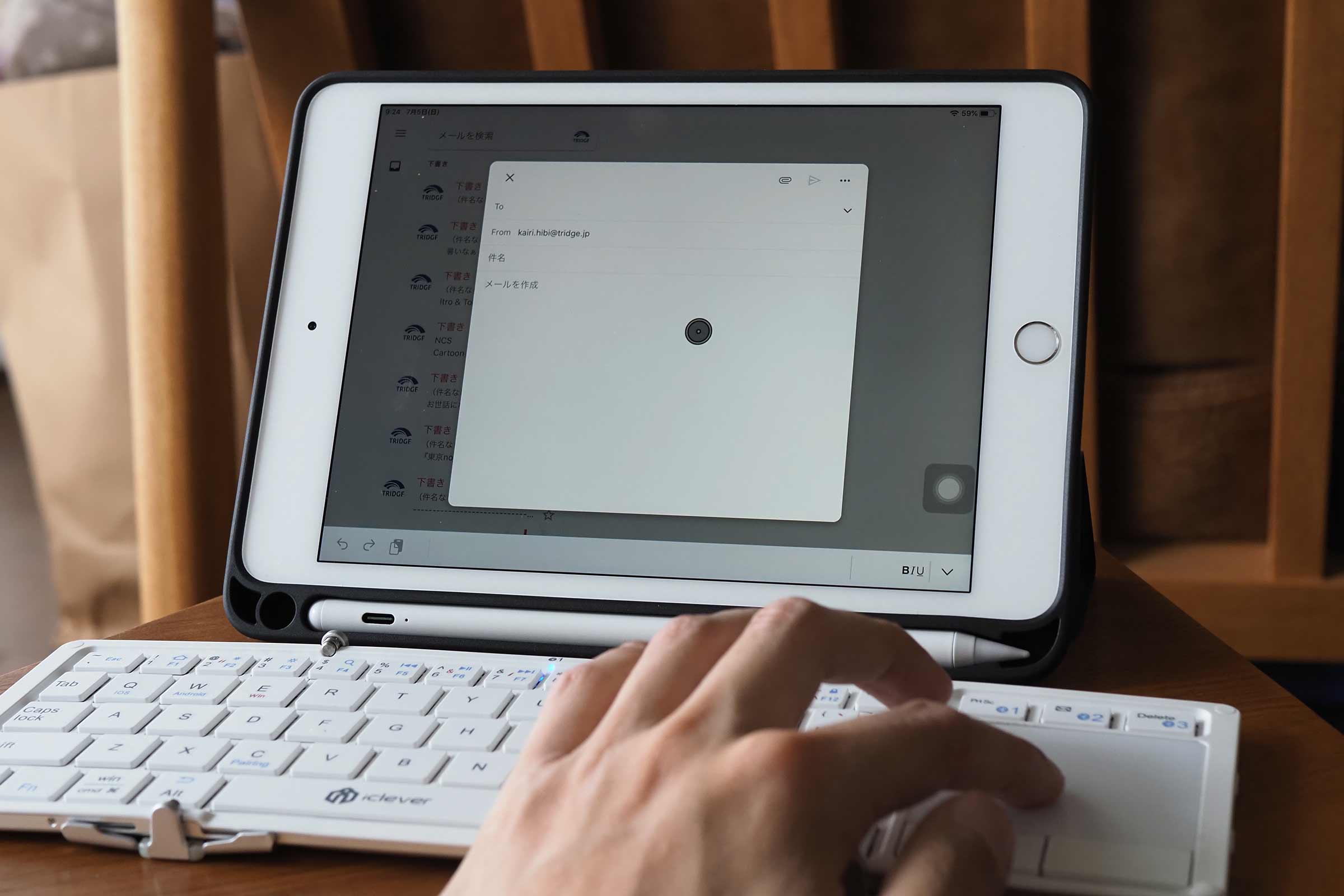 iclever,Bluetoothキーボード,iPad,iPad mini,コンパクト,薄い,安い,タッチパッド,軽い,カーソル