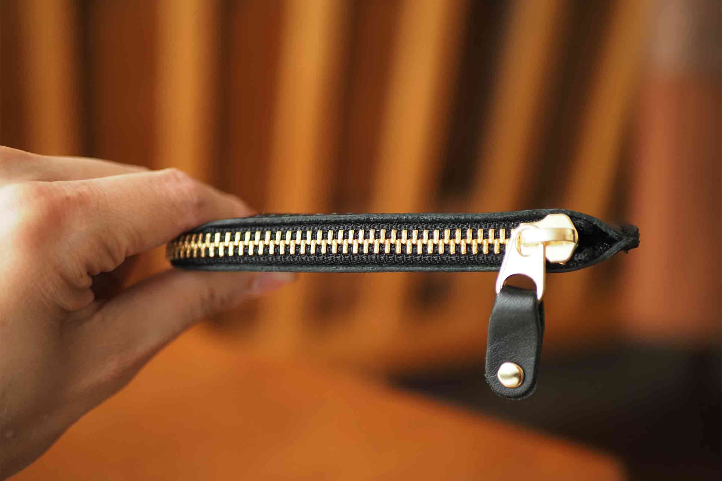 極薄。わずか8mmのミニ財布「栃木レザー コインケース」が“セカンド財布”に最適。 | mono-tone