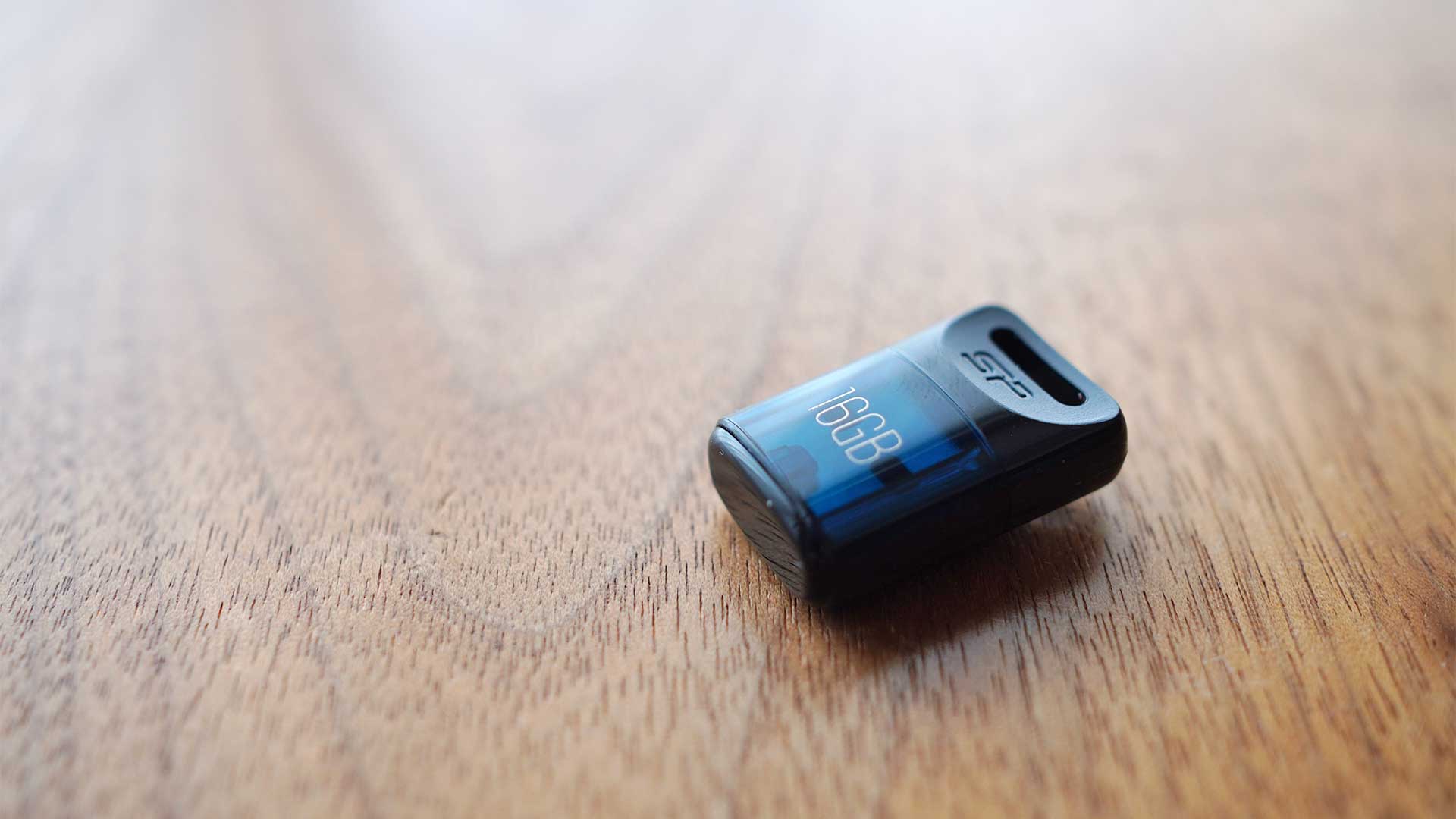 USBメモリー,シリコンパワー,小さい,コンパクト,軽い,安い,防滴