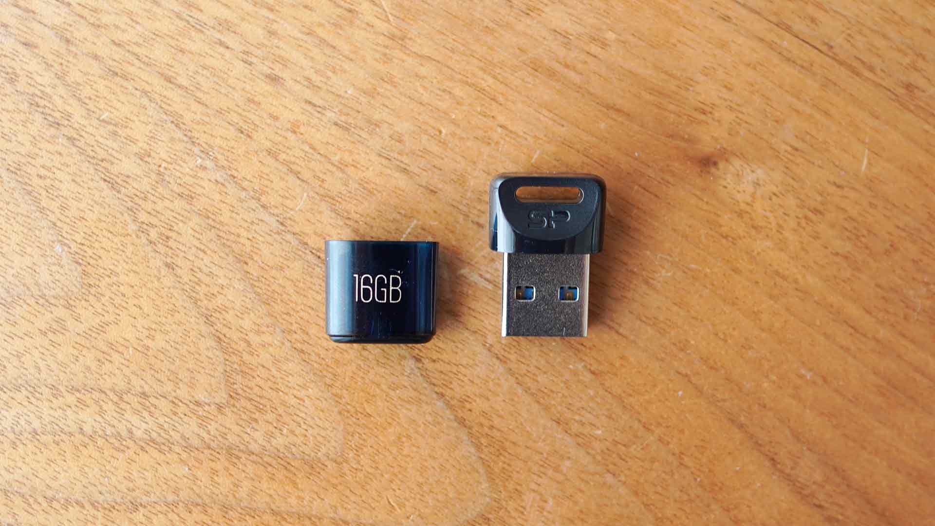 USBメモリー,シリコンパワー,小さい,コンパクト,軽い,安い,キャップ,J06