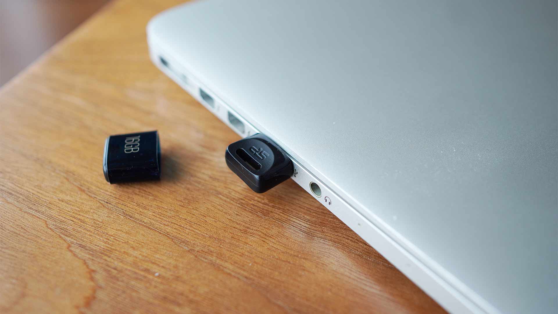 USBメモリー,シリコンパワー,小さい,コンパクト,軽い,安い,