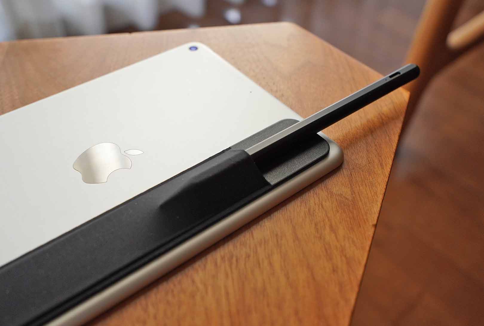 スタイラスペンホルダー,アップルペンシルホルダー,貼るだけ,軽い,使ってみた,レビュー