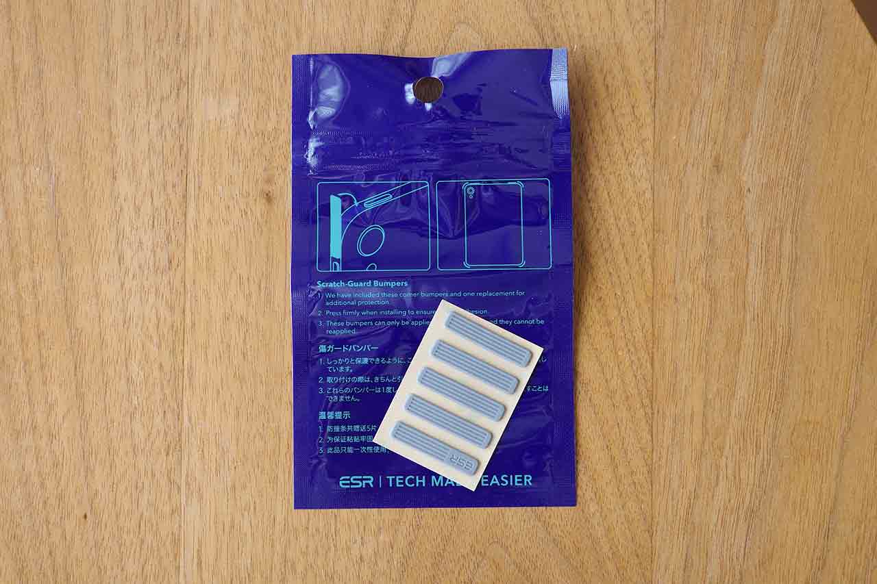 ESR「iPad mini 6用マグネットケース・カバー」に付属してくる角保護シール