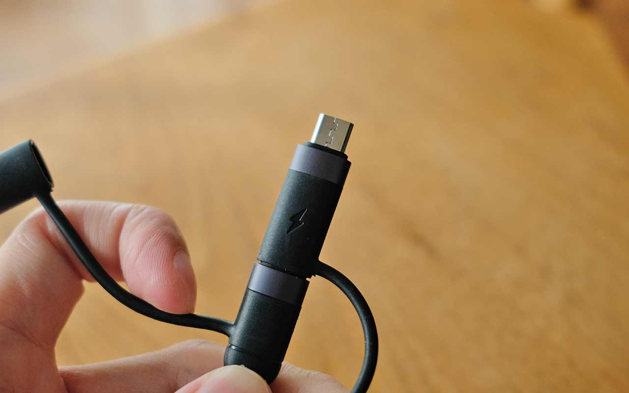 Usamsの3in2充電ケーブルのMicro USB端子