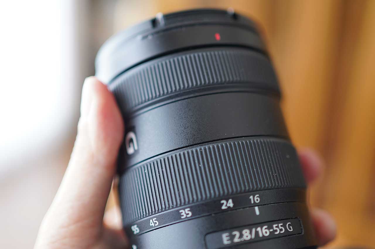 SONY E 16-55mm F2.8 Gはなかなか高級感のあるレンズ