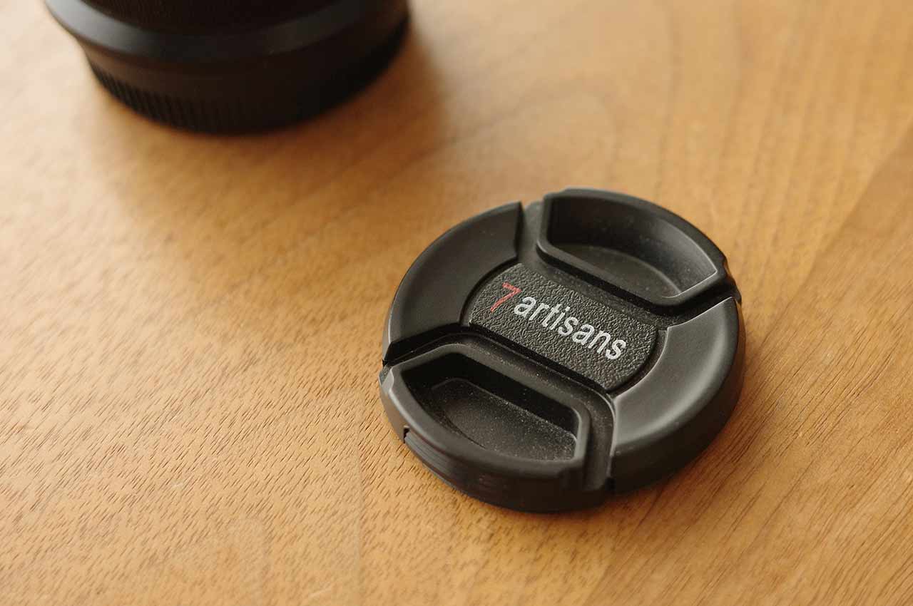 7artisans 25mm F1.8のレンズキャップ