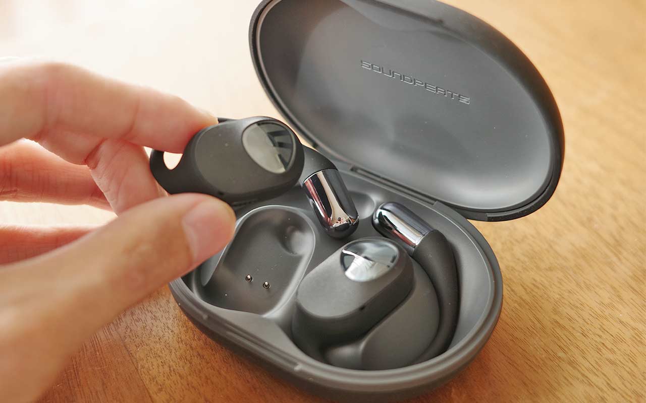 SOUNDPEATS「GoFree2」のケースはマグネット式