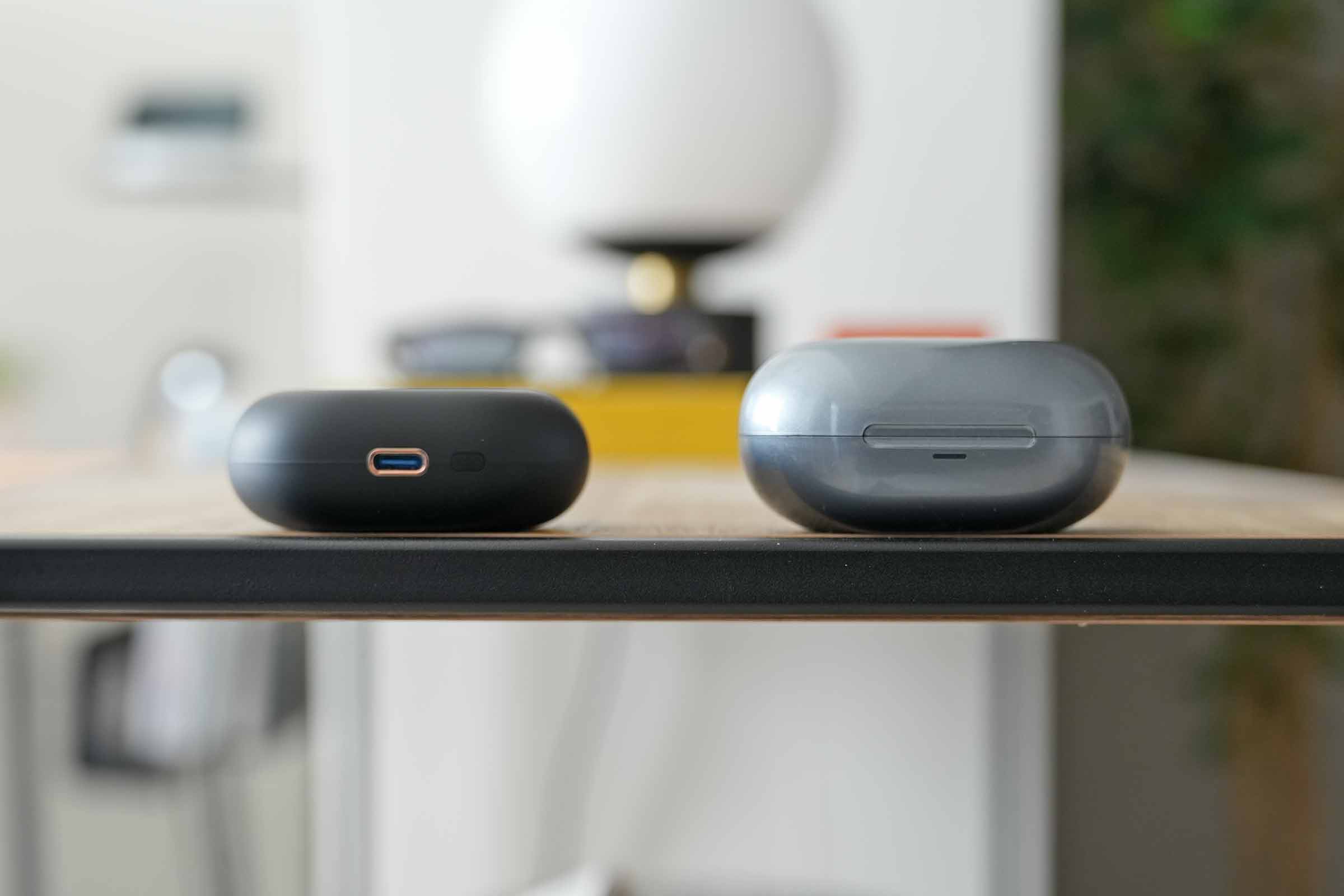 SOUNDPEATS Clip1のケースはやや厚みがある