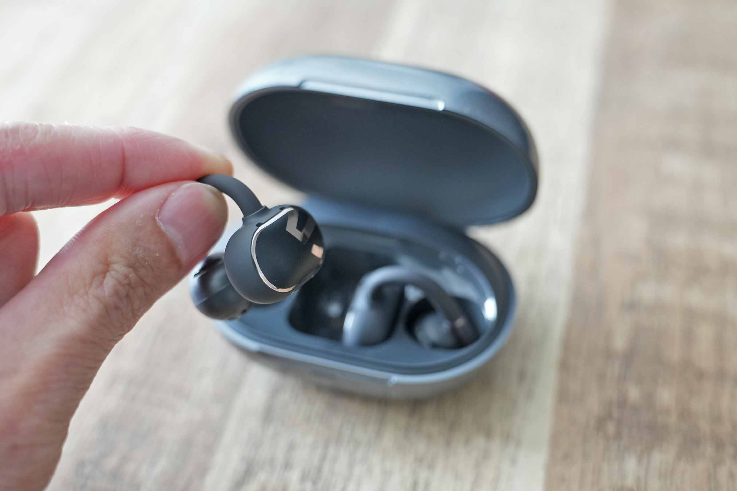 SOUNDPEATS Clip1はケースからイヤホンが取り出しやすい