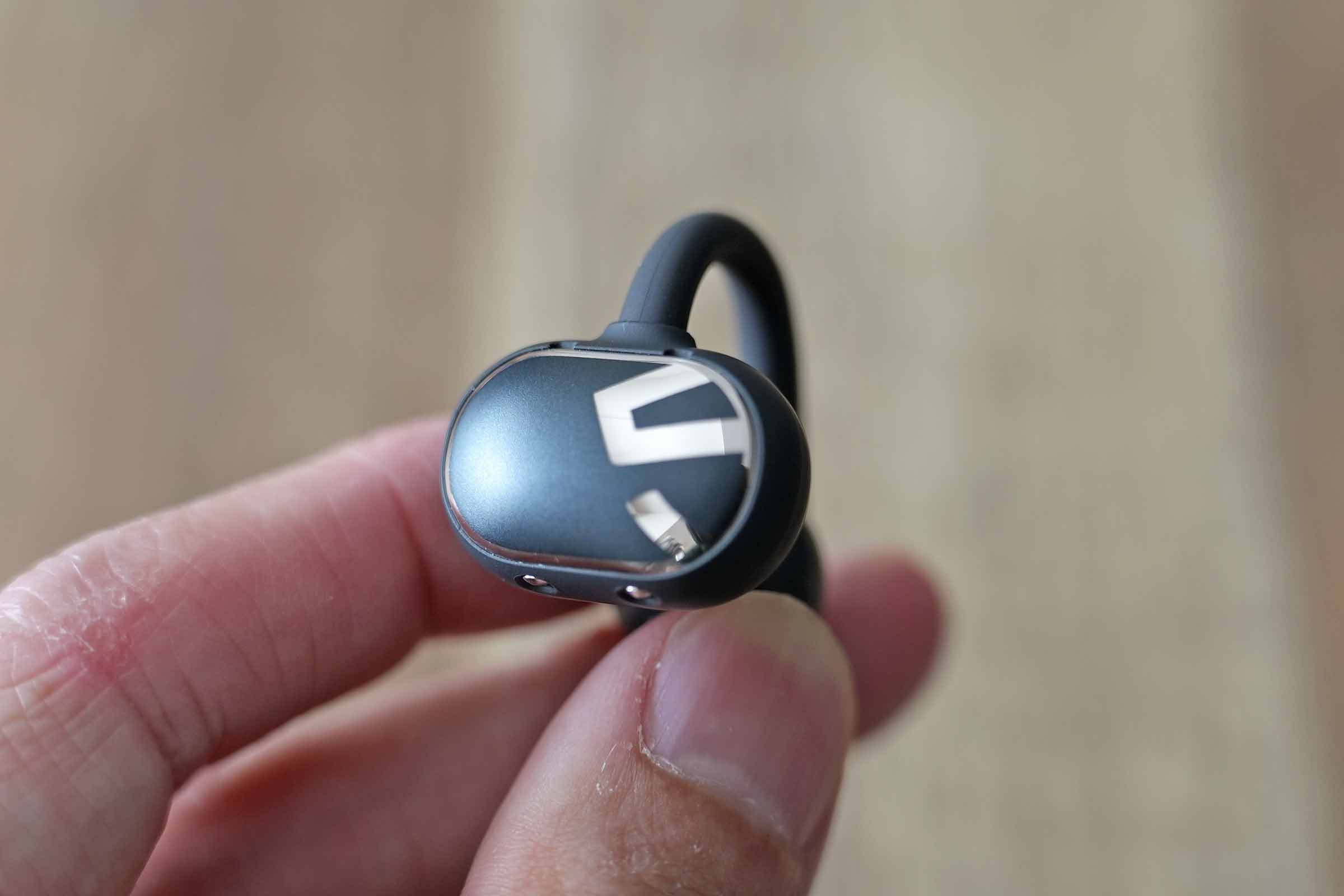 SOUNDPEATS Clip1のイヤホン本体の外観(ハウジング部分)