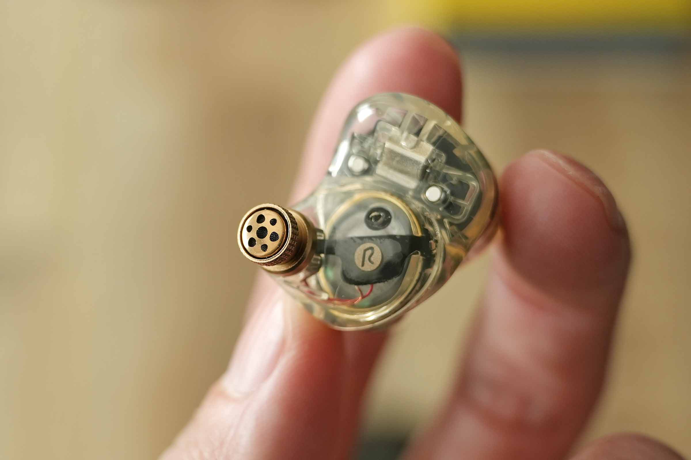 SOUNDPEATS H3のイヤホン本体のノズル部分は合金製