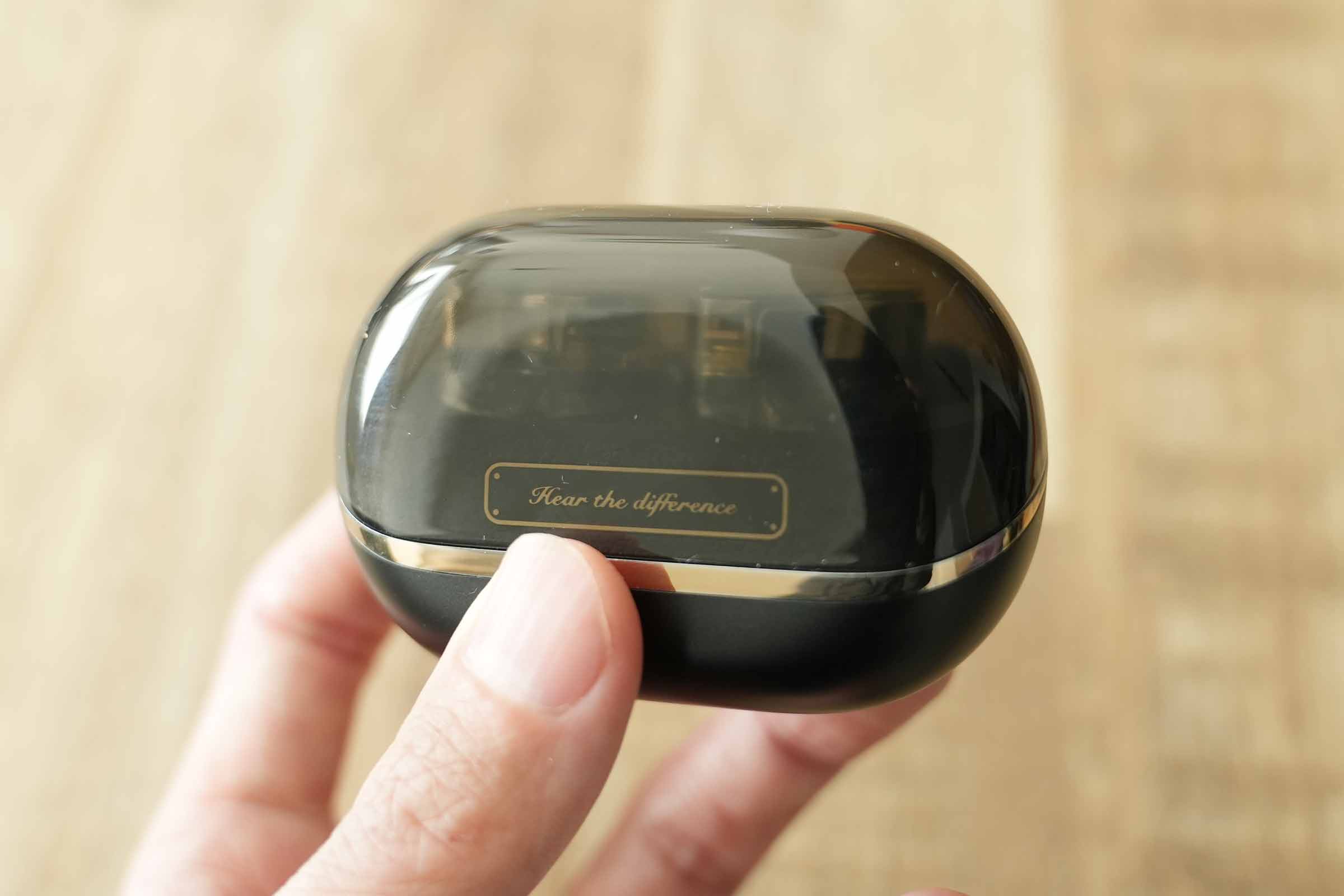 SOUNDPEATS H3のケースはスケルトンデザイン